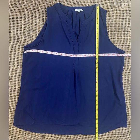Crown & Ivy Navy Blue Tank Blouse, Size XL, V-neck, 100% Rayon, Pleated Back - Picture 4 of 5